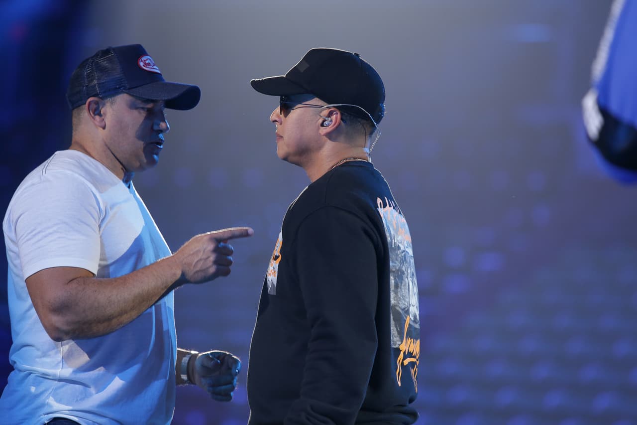 Otro detalle interesante es que, 
<b>a pesar de tener diez títulos en el famoso libro de </b>
<a href="https://www.univision.com/shows/premio-lo-nuestro">Récord Guinness 2019,</a> es un artista sencillo, que está dispuesto a escuchar sugerencias.