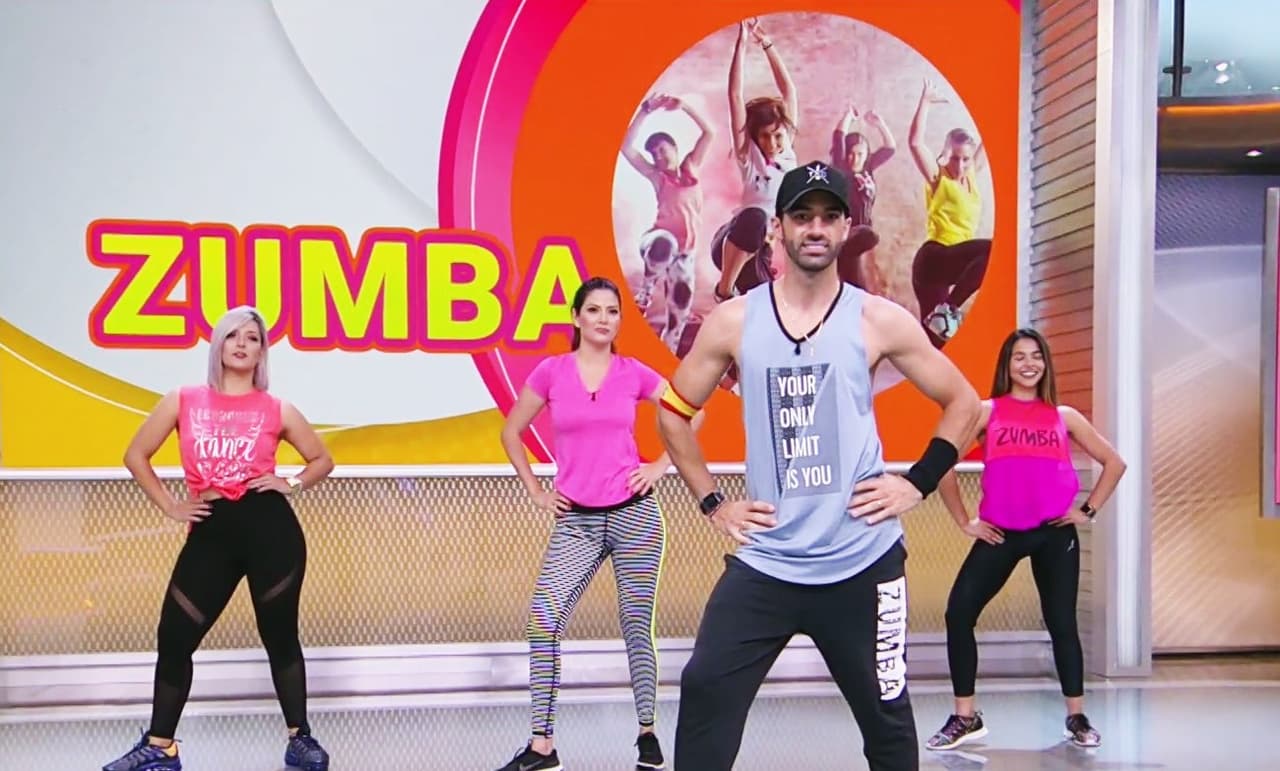 Casi año y medio después de su paso por el reality show de Mira Quién Baila, nuestra conductora se reencontró en una pista con el coreógrafo español para volver a bailar a su ritmo y mostrar qué tanta agilidad conserva de entonces.
<br>