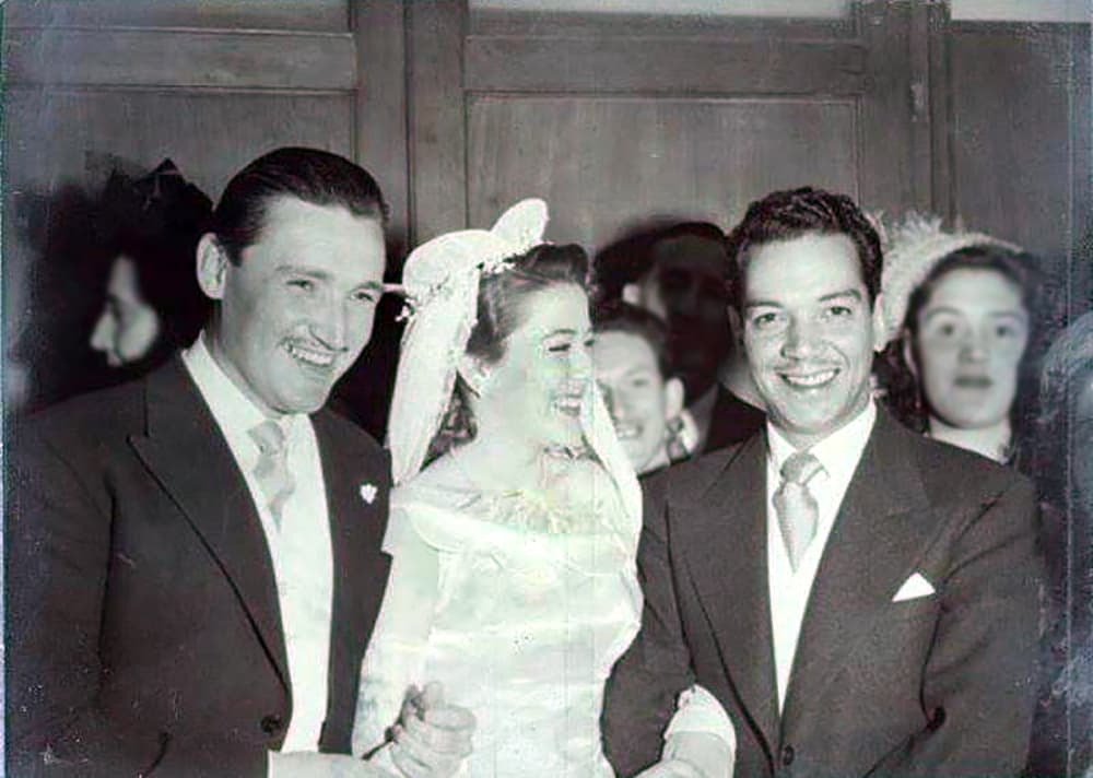 El invitado más especial a la boda de Silvia y Rafael Banquells, fue Mario Moreno, 'Cantinflas', con quien ambos habían actuado en la película 'Puerta, joven' en 1948. Silvia tenía 17 años.