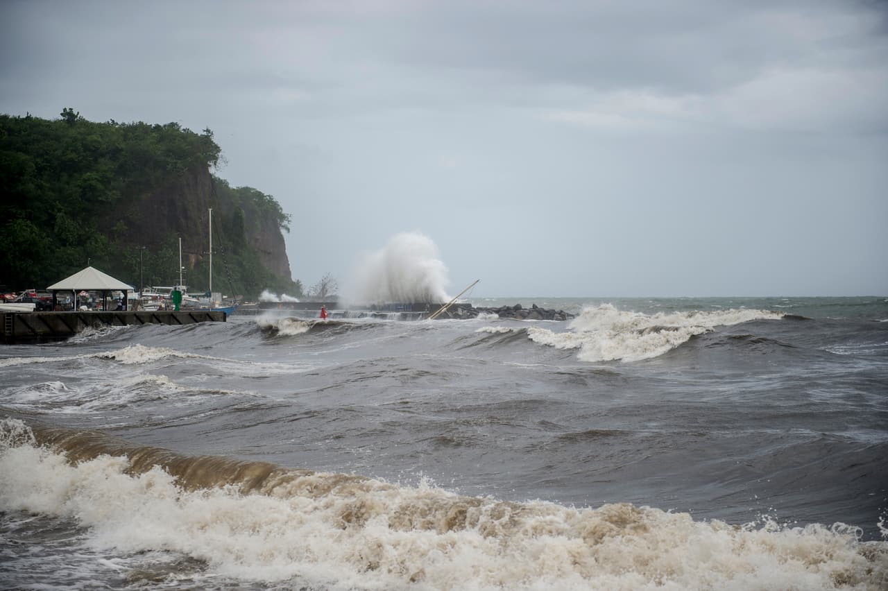 Luego del paso de María, el mar continuaba estrellándose violentamente en la costa de Martinica. La isla sufrió mucho menos que su vecina del norte, Dominica.