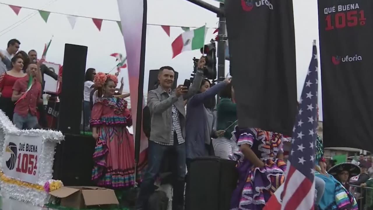 “Recuerdo de dónde vengo, mi raíz”: Celebran en La Villita en el Desfile del Día de la Independencia de México