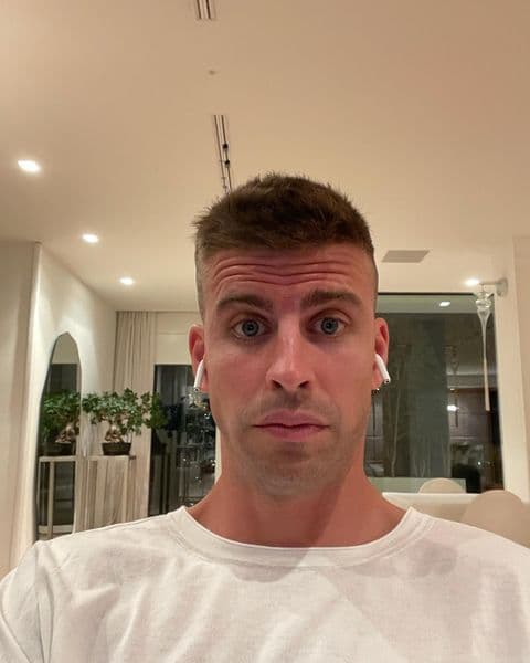 Y mientras Shakira se encuentra concentrada en el trabajo, su ex estaría concretando dejar al FC Barcelona, de acuerdo con el paparazzo Jordi Martin. 
<br>