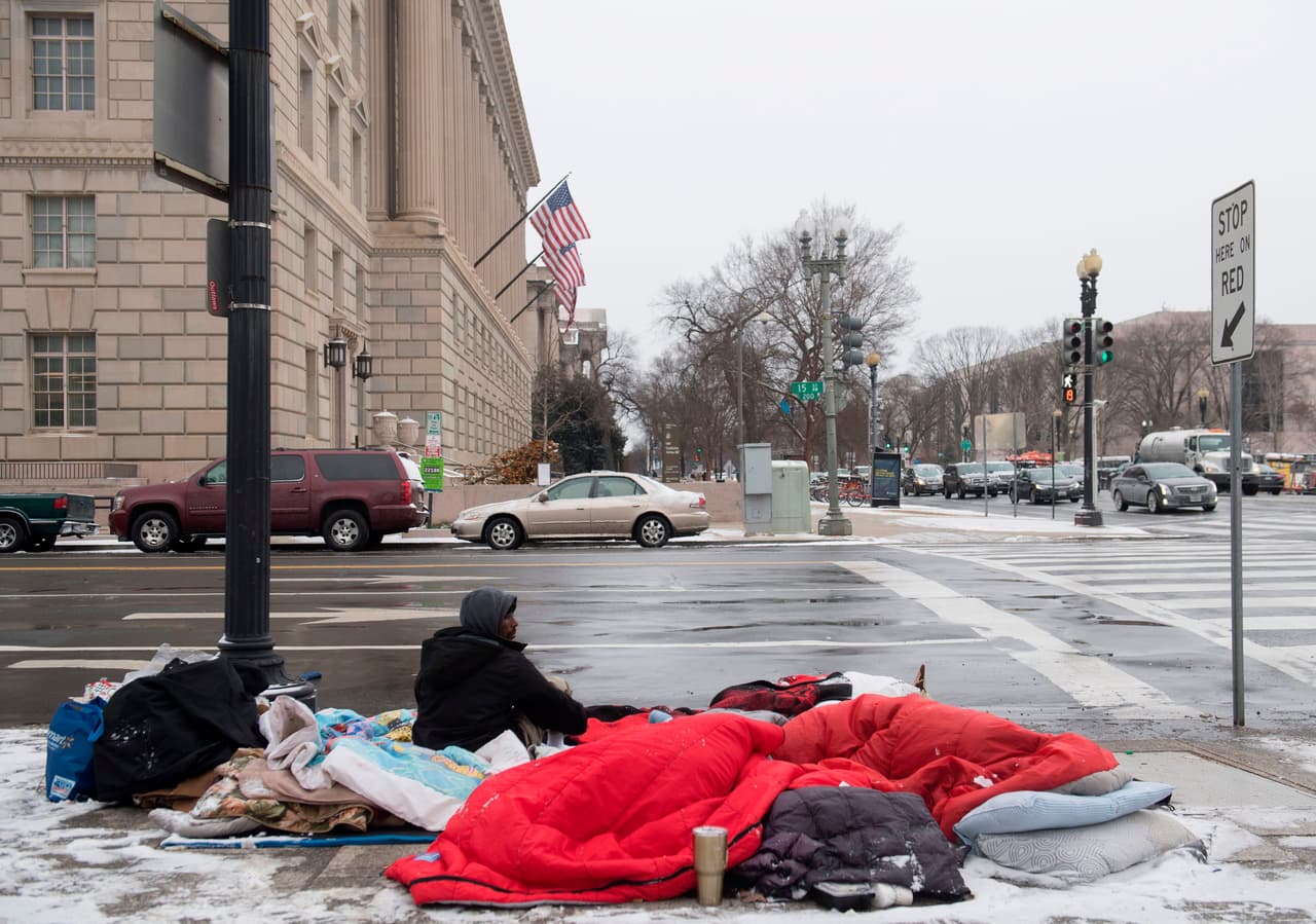 Estos sitios ofrecen refugio y hasta pruebas de covid-19 a personas sin hogar en Dallas
