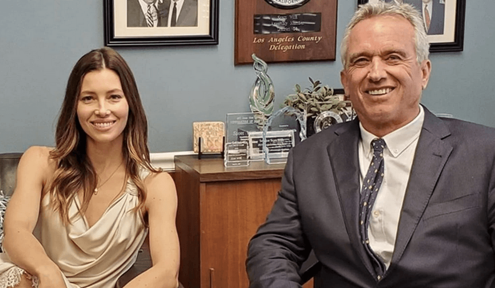 La actriz Jessica Biel coquetea con la causa antivacunas mientras hay un número récord de enfermos de sarampión