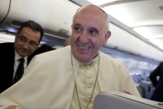 El papa Francisco antes de llegar a Tierra Santa.