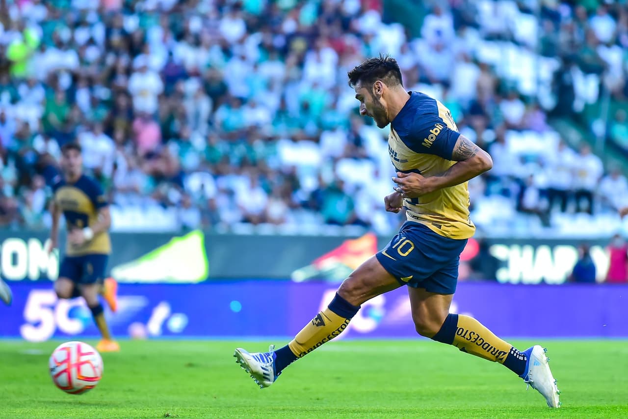 Para la segunda parte, Pumas encontró el tercer gol vía Salvio, pero La Fiera lograría lo imposible al anotar tres goles gracias al doblete de Lucas Di Yorio y un gol de Joel Campbell, y así rescatar el empate en casa.