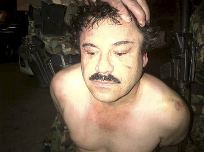 Unos días después del hallazgo, ‘El Chapo’ fue capturado en un condominio de Mazatlán, aunque se escapó del penal del Altiplano, en el centro de México, un año después gracias a la ayuda de su esposa Emma Coronel Aispuro, sus hijos Jesús Alfredo e Iván Archivaldo Guzmán Salazar y su compadre Dámaso López Núñez, alias ‘El Licenciado’.