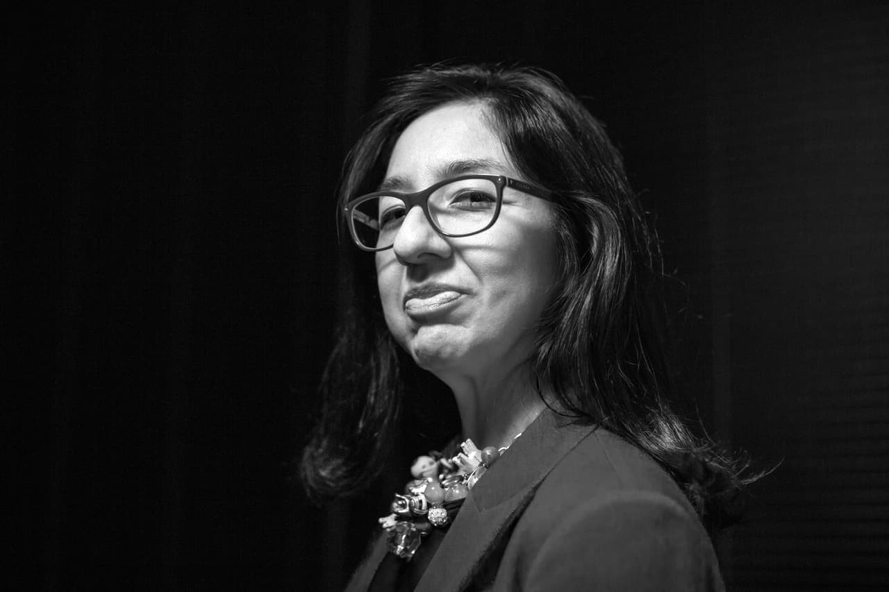 <b>“Hay que explicarle a los hispanos lo grande que es el poder que tienen como votantes, es ahora o nunca”.</b> La madre de Jennifer Cazares nació en México, hija de una estadounidense de Filadelphia, y su padre es de Chicago, donde también ella nació. “Soy mitad y mitad, pero me identifico como latina y el voto latino siempre ha sido decisivo”, aseguró. Cree que los dos partidos deben invertir en la comunidad hispana, hablar con los electores, y darles razones para votar. Para Cazares, la retórica de Trump ha afectado la motivación de los votantes, por ejemplo la pregunta sobre la nacionalidad propuesta por el gobierno para el próximo censo.