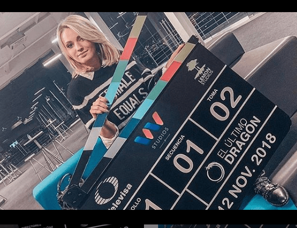 Ante el cuestionamiento de su presunto interés por el actor argentino, Irina Baeva respondió: “Sebastián Rulli es muy buena persona, gran compañero, estamos trabajando, 
<b><a href="https://www.univision.com/programas/novelas/angelique-boyer-y-sebastian-rulli-su-amor-sigue-sobre-ruedas-fotos">conozco a Angelique (Boyer) respeto su relación</a></b> y para nada".