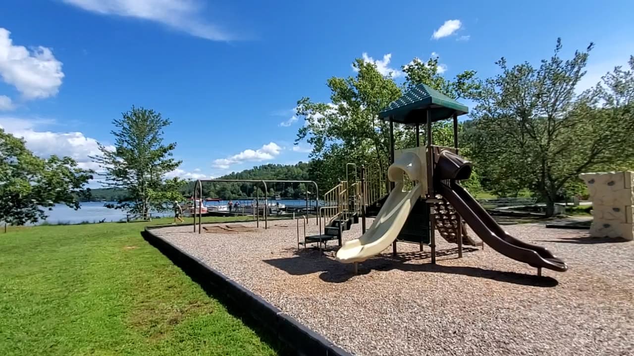 El patio de juegos para niños tampoco podía faltar.