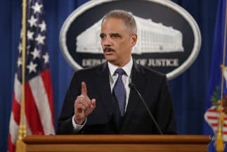 <b>Eric Holder</b>. Un paquete sospechoso también fue interceptado antes de llegar a las manos del exfiscal general durante el gobierno de Barack Obama. El presidente Donald Trump y el vicepresidente Mike Pence condenaron los ataques.