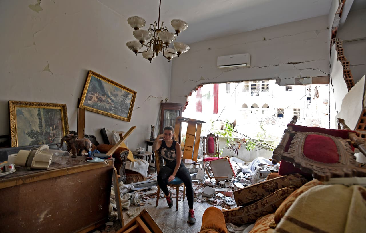 Los destrozos en un departamento cerca del puerto. Miles de residentes de Beirut has tenido que mudarse a casas de amigos o familiares, en zonas menos afectadas. La explosión daño las residencias del al menos 300,000 personas, Beirut tiene alrededor de dos millones de habitantes.