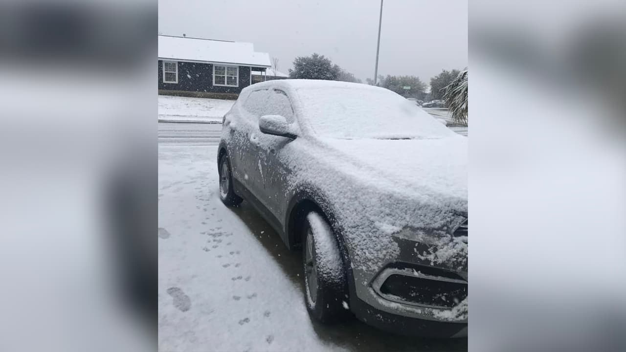 Las autoridades piden a la población no salir a menos que sea necesario para evitar algún accidente en la carretera.