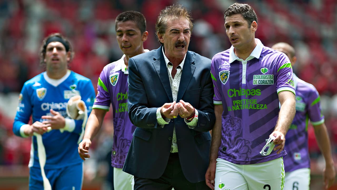 Ricardo La Volpe: Los jugadores no vienen con alegría de entrenamiento por deudas del club