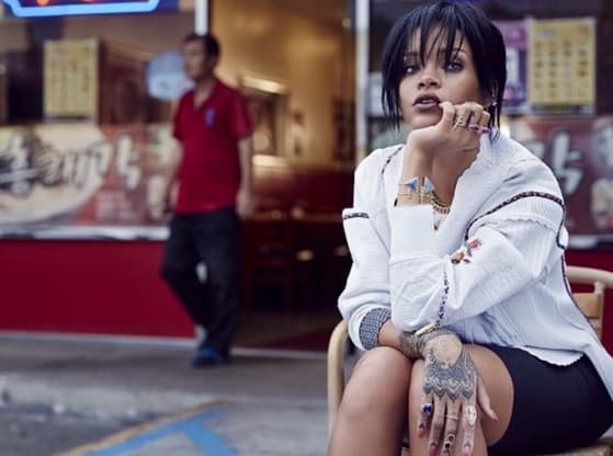 <b>RIHANNA (69)</b>. Según la revista Forbes es la cantante más rica del mundo. La artista nacida en Barbados, a sus 31 años, ha conseguido amasar una fortuna de 600 millones de dólares que supera los 570 de Madonna, los 450 de Celine Dion y los 400 de Beyoncé.