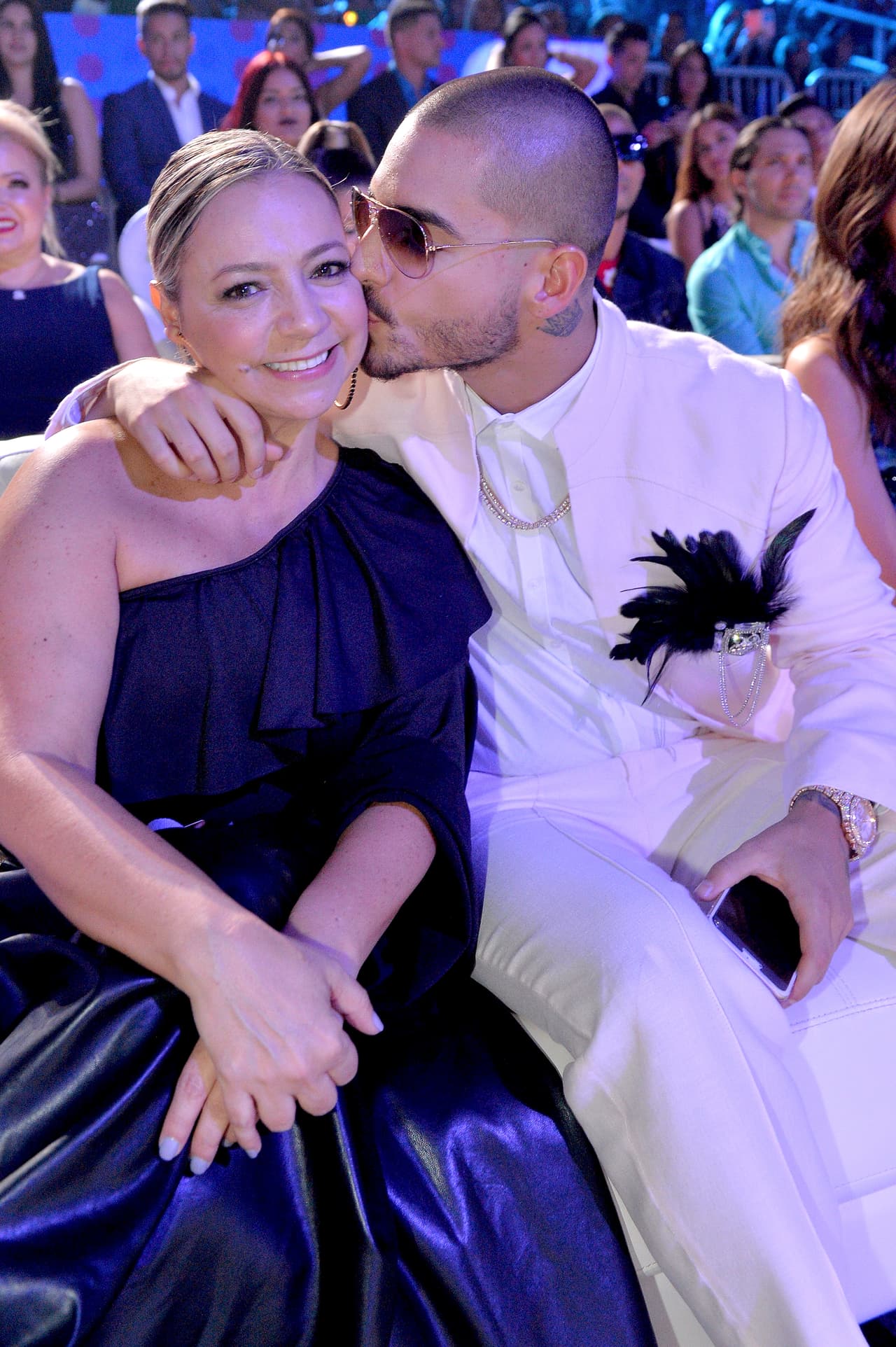 En 2015, Maluma llegó a la ceremonia acompañado de su madre, la señora Marlli Arias.