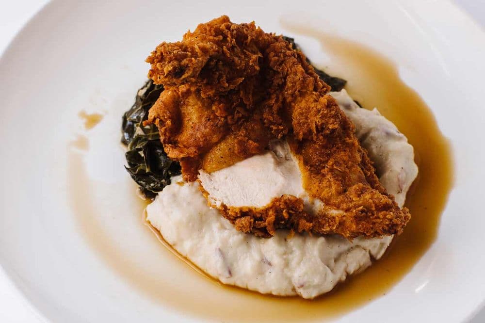 <b>South City Kitchen Midtown</b>
<br>Dirección: 1144 Crescent Ave NE Atlanta, GA 30309
<br>Teléfono: (404) 873-7358
<br>Sitio web: 
<a href="http://southcitykitchen.com">http://southcitykitchen.com</a> 
<br>
<b><a href="https://www.yelp.com/map/south-city-kitchen-midtown-atlanta-2">Cómo llegar</a></b>
<br>
<br>Se promocionan así: “Desde que abrimos hace más de dos décadas y cambiamos el panorama de la cocina sureña y la escena de los restaurantes de Atlanta, hemos estado sirviendo platos exclusivos como pollo frito y camarones y sémola junto con cocina regional innovadora e inspirada”.