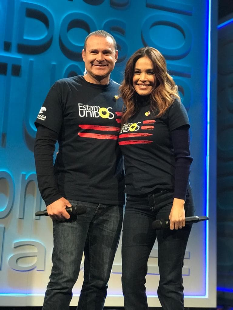 Alan y Karla tienen una gran química frente a las cámaras y en repetidas ocasiones han conducido hombro a hombro programas especiales.