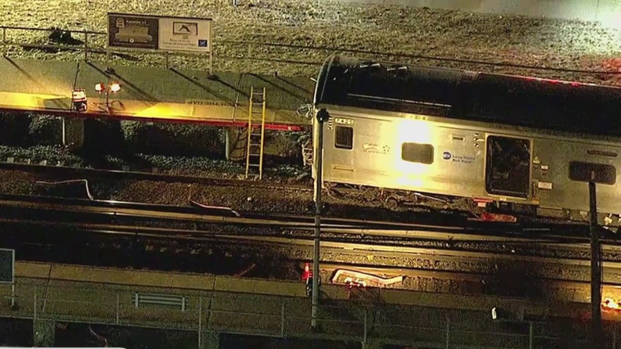 Accidente entre dos trenes de LIRR y un vehículo deja tres muertos y siete heridos 