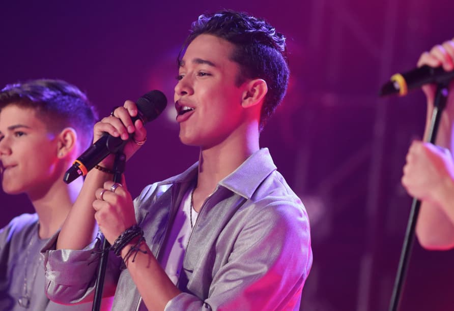 Para este chico de origen mexicano su familia lo es todo, por eso en las audiciones no dudó en elegir una canción que le enseñó su abuelito antes de morir. Los jueces le pidieron cantar un tema más moderno y fue así como Joel logró demostrar su talento.