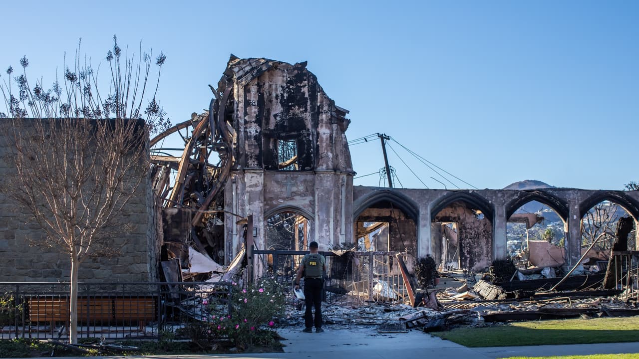 Las 6 noticias falsas que alarmaron a Los Ángeles durante los incendios