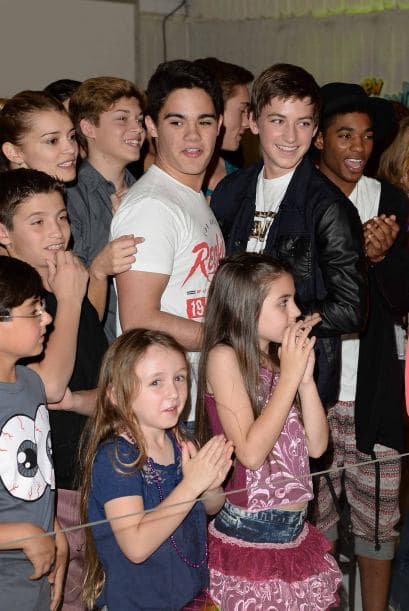 El divertido Yoshi ofreció una fiesta súper divertida que llenó de color el día mientra decoraban el gigantesco huevo ícono del nuevo juego del personaje. ¡Así bautizaron el videojuego!