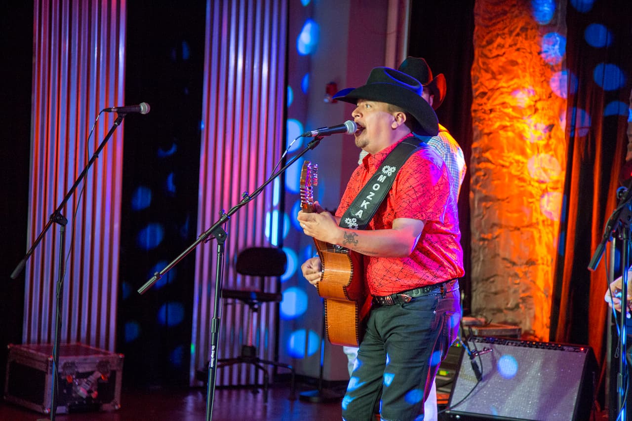 En exclusiva presentaron su nuevo sencillo "Para qué amarte"