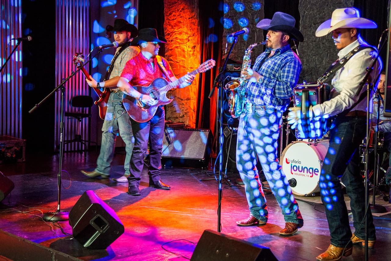 En exclusiva presentaron su nuevo sencillo "Para qué amarte"