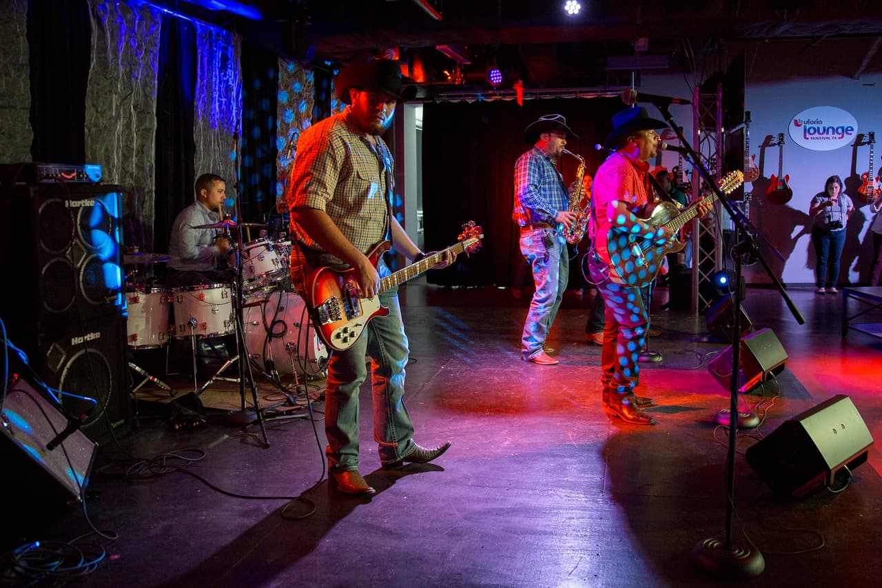 En exclusiva presentaron su nuevo sencillo "Para qué amarte"