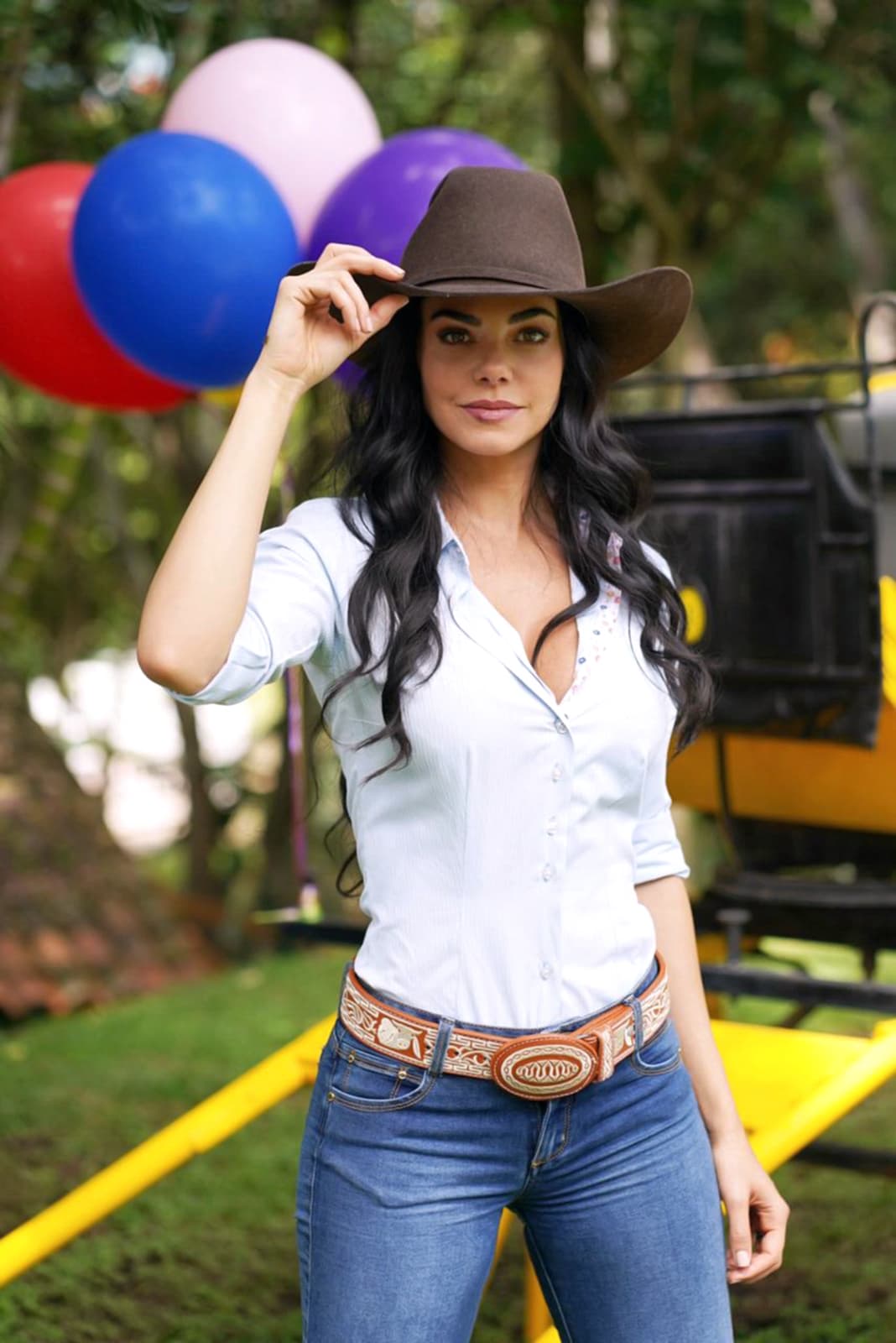 La actriz cubana Livia Brito es la responsable de dar vida a Fernanda Linares, personaje que le ha hecho vivir una montaña rusa de amores, desamores y traiciones en pantalla.