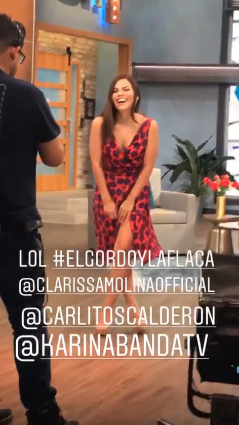 Por unos minutos Jomari Goyso se convirtió en Carlos Calderón, pues comenzó a grabar a Karina sin que se diera cuenta.