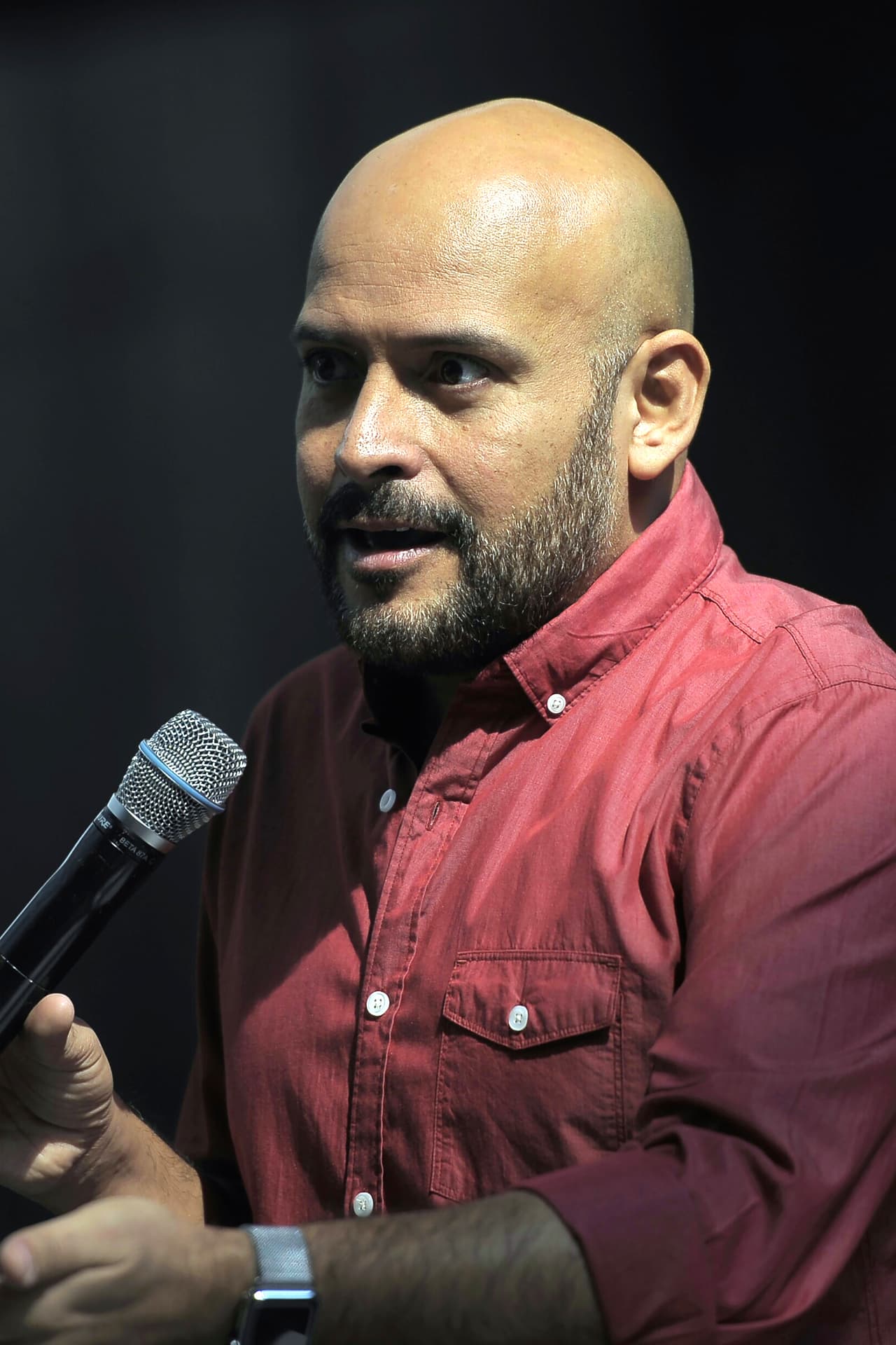 Agregó: "A lo mejor Natasha está conmovida como mujer o como persona sensible por la canción que dice que cantó, o por imaginarse lo que puede ser ser abusada o que no le crean. Yo qué sé".