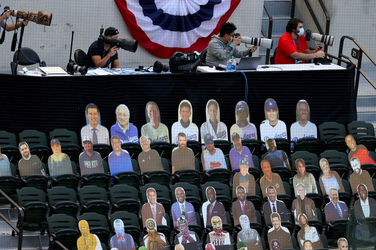 Los fanáticos de Los Ángeles deben celebrar con discreción, ya que de acuerdo con funcionarios de salud local, las celebraciones públicas han sido focos de nuevos contagios de coronavirus en el condado y la ciudad.