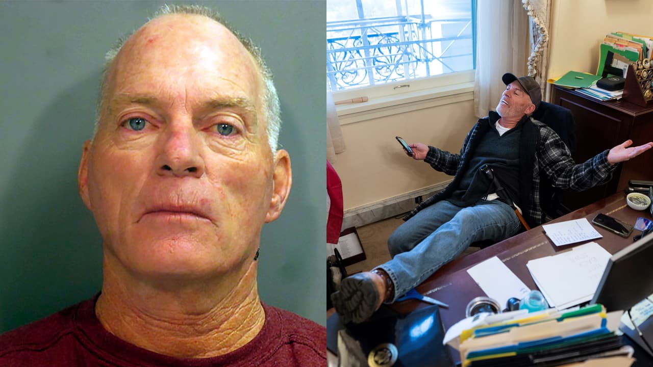 <b>Richard Barnett.</b> Este hombre de 60 años fue fotografiado sentado con los pies sobre un escritorio en la oficina de Nancy Pelosi y luego con un sobre membretado de la presidenta de la Cámara Baja fuera del edificio. 
<a href="https://www.justice.gov/usao-dc/pr/man-arrested-illegally-entering-office-speaker-house"><u>Fue arrestado dos días después del asalto en Bentonville, Arkansas</u></a>. Sobre él pesa un cargo por entrar o permanecer en un edificio restringido sin autoridad legal, otro por entrada violenta y conducta desordenada en los terrenos del Capitolio y uno más por robo de dinero, propiedad o registros públicos.