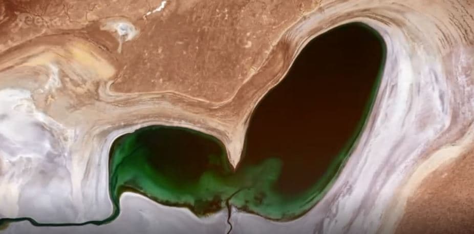 <b>No tires basura en las calles</b>
<br>Seguramente haz visto personas tirar papeles, colillas de cigarrilos, goma de mascar, indiscriminadamente. Estos pequeños actos tienen un gran impacto negativo en nuestro medio ambiente y por ende en nuestro planeta.
<br>
<br>El Mar Aral, kazakhstan