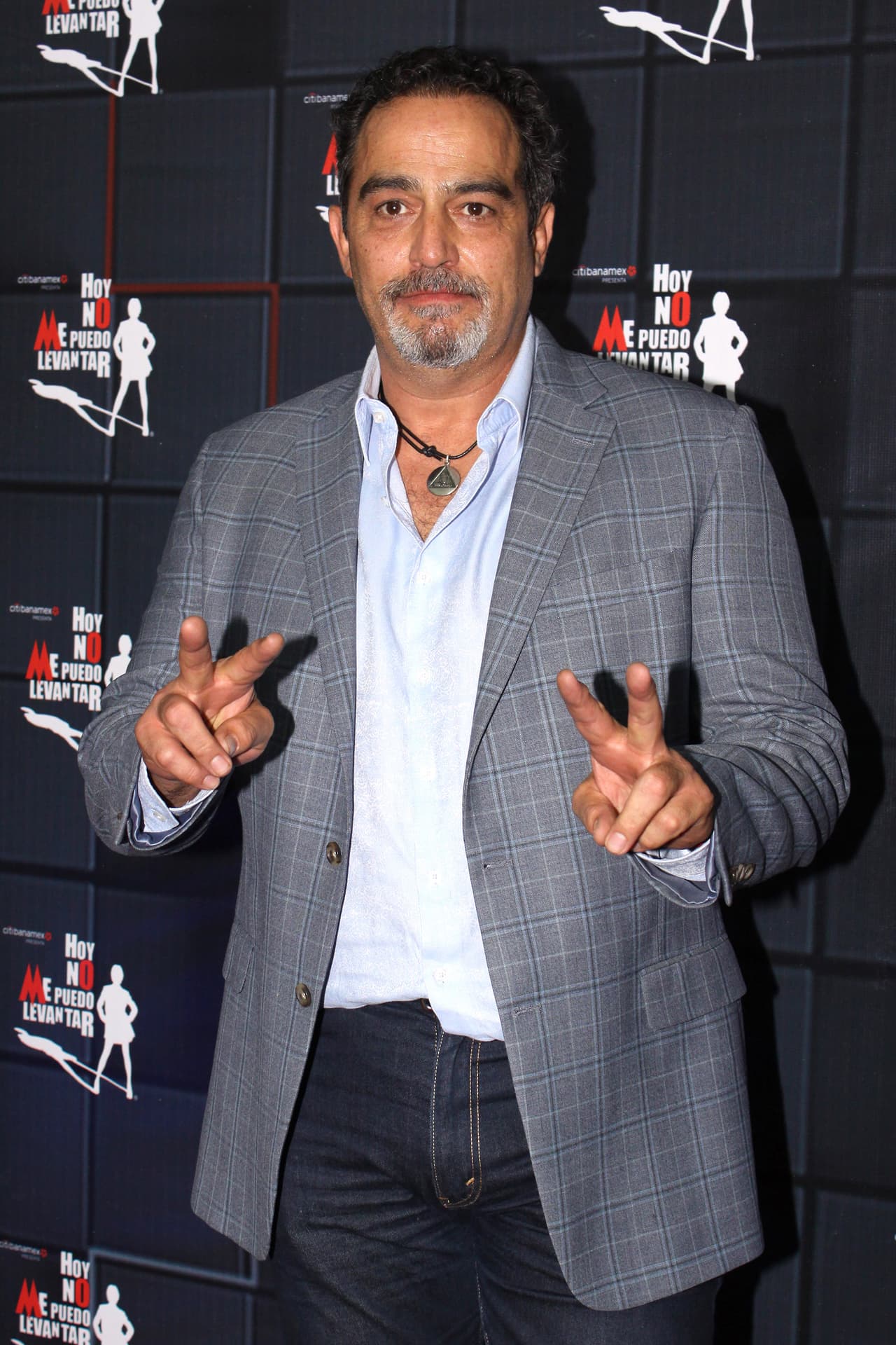 <b>Omar Fierro</b>, quien trabajó con Klitbo en 'Hijas de la luna', sabía que su compañera se recuperaría pronto. Agregó que él también estuvo a punto de no asistir al evento porque el sábado en la noche operaron a su hijo "de emergencia. Fue algo caótico, pero, al final se acomodaron las cosas y pude llegar".,