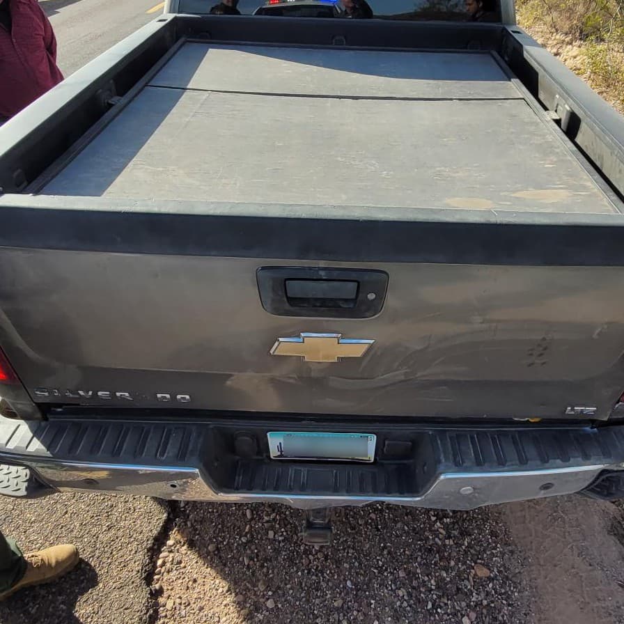 Los agentes de la estación Douglas frustraron una incursión vehicular, en el vehículo viajaban hacinados varios migrantes.