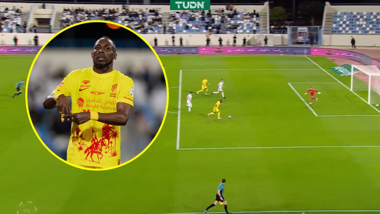 Julián Quiñones 'desafía' a Javier Aguirre con espectacular triplete 