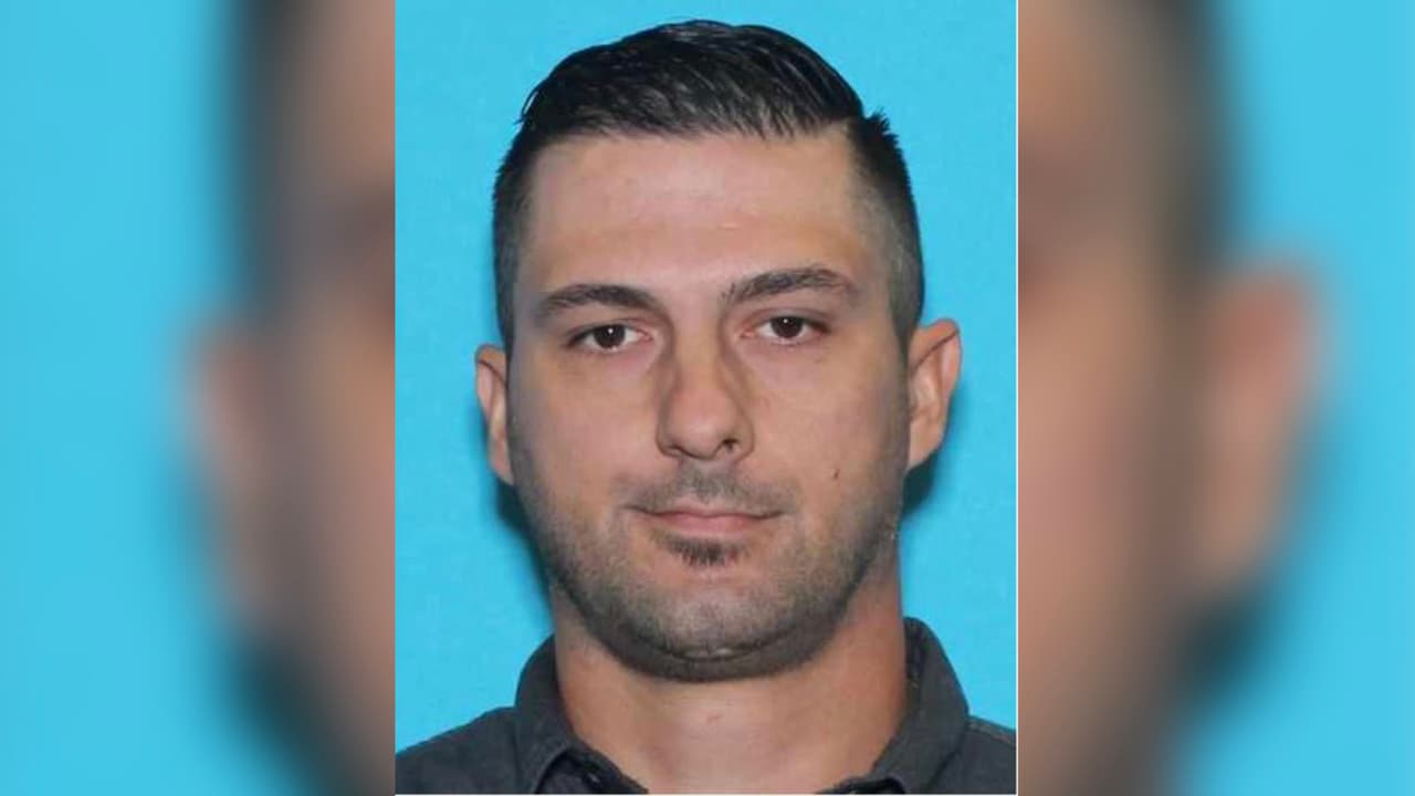 Gregory Allen Treto, de 40 años, es buscado por la justicia por estar acusado de lesiones con agravantes.