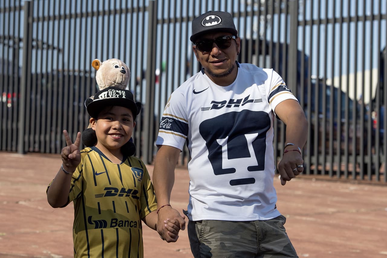 Los fanáticos de Pumas UNAM y América llegaron al estadio de Ciudad Universitaria con su colorido y alegría para una nueva edición del Clásico Capitalino en la Jornada 7 del Clausura 2019 en la Liga MX.