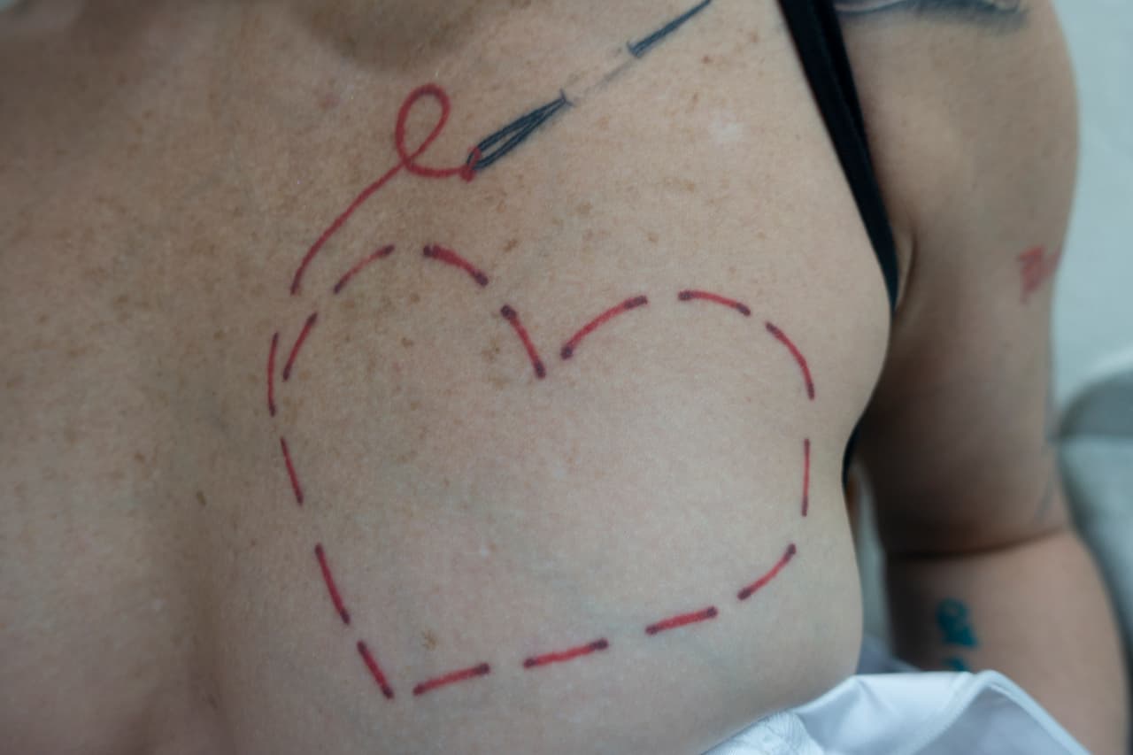 Lola agrega que más bien se trató de personas que rompieron reglas, que fueron exiliadas y señaladas. , "Pero son personas que para mí fueron exactamente eso: Precursores de algo, y por eso ahora toda la música o la actuación o la dirección o las palabras o los mismos lineamientos del amor o de la vida son gracias a ellos", señaló.