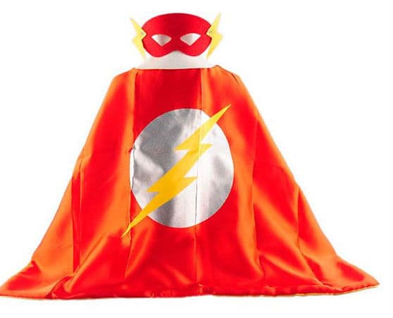 Capas de superhéroes: los invitados no sólo se divertirán en el cumpleaños usando las coloridas capas sino que podrán llevárselas para seguir jugando en casa. Etsy.com las vende por unos 25 dólares la media docena.