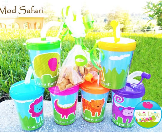 Más sippy cups personalizadas y súper coloridas.