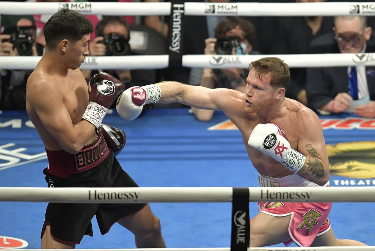 Dmitry Bivol hizo una gran pelea y dejó sin argumentos al Canelo que se apuntó su segunda derrota como profesional.