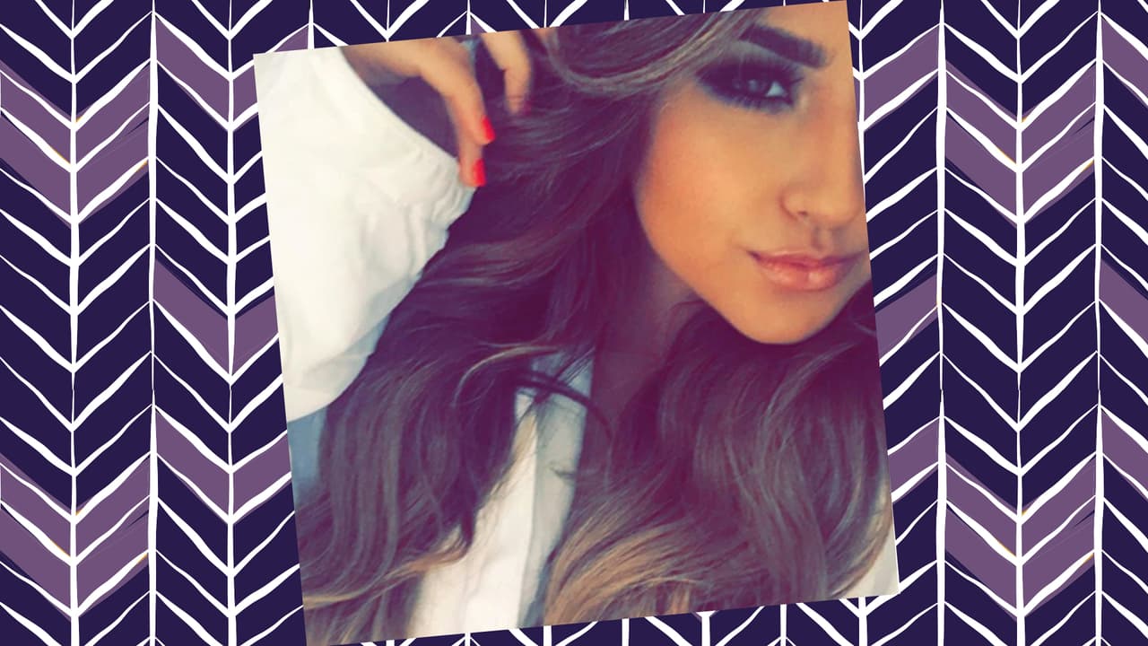 Vivian pudiera ser fácilmente la doble de nuestra Becky G. Ambas cantan, bailan y adoran las cámaras. A Becky la vimos de jueza invitada en Pequeños Gigantes USA y Vivian tampoco es ajena a los shows de Univision pues participó en 2016 en Va Por Ti. ¿En qué se parecen y en qué no?