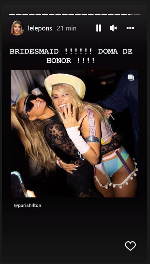 A través de sus historias de Instagram 
<b><a href="https://www.univision.com/famosos/paris-hilton-lujosos-regalos-de-boda-carter-reum" target="_blank">presentó a Paris Hilton</a></b> como su dama de honor. 
<br>