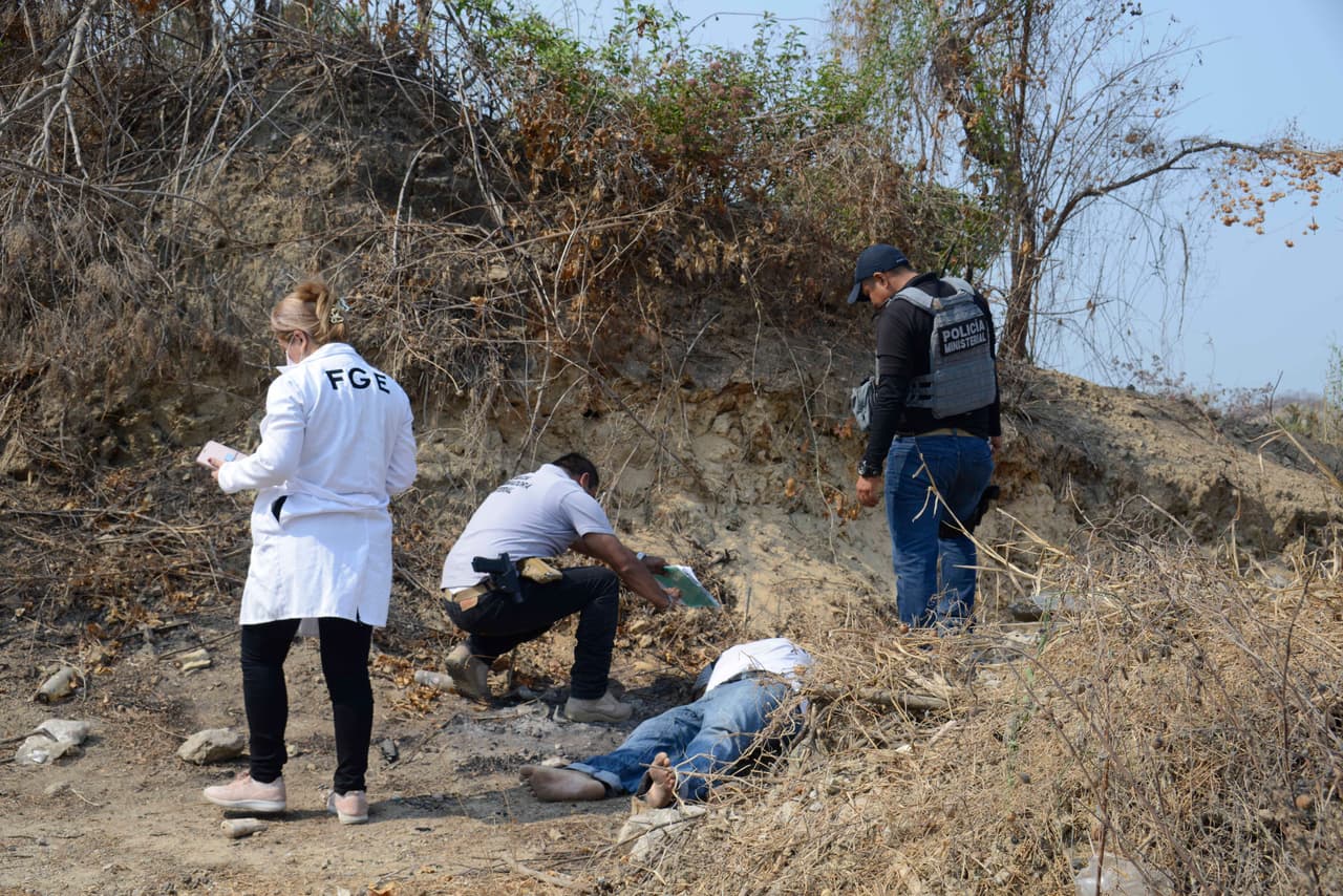 <h3 class="cms-H3-H3">5. Acapulco, Guerrero</h3>
<br>
<b>(197 homicidios dolosos)</b>
<br>
<br>En imagen, expertos forenses trabajan en una escena del
<a href="https://www.univision.com/temas/crimen-organizado">crimen</a> junto al cadáver de un hombre en Acapulco, Guerrero,
<b>una de las ciudades más representativas de uno de los estados con mayor índice de homicidios en los últimos años. </b>