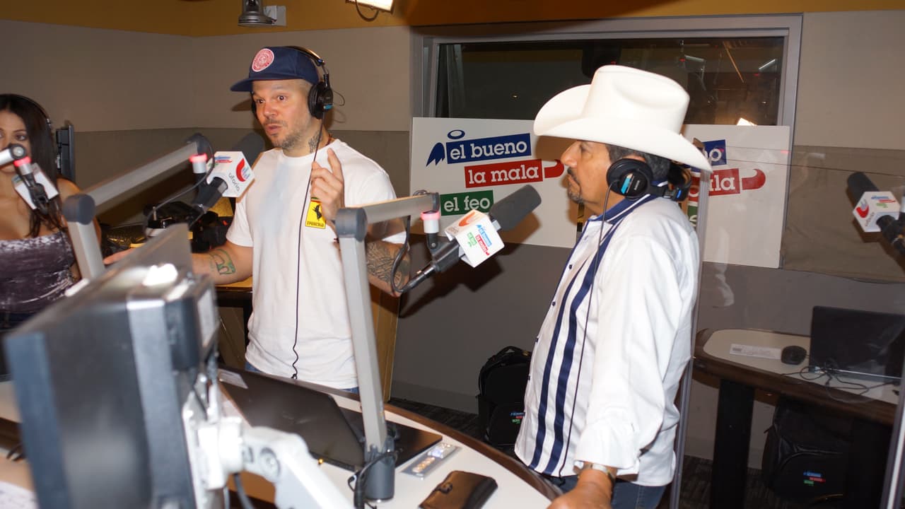 En fotos: Así fue la entrevista de Residente en 'El Bueno, La Mala y El Feo'.