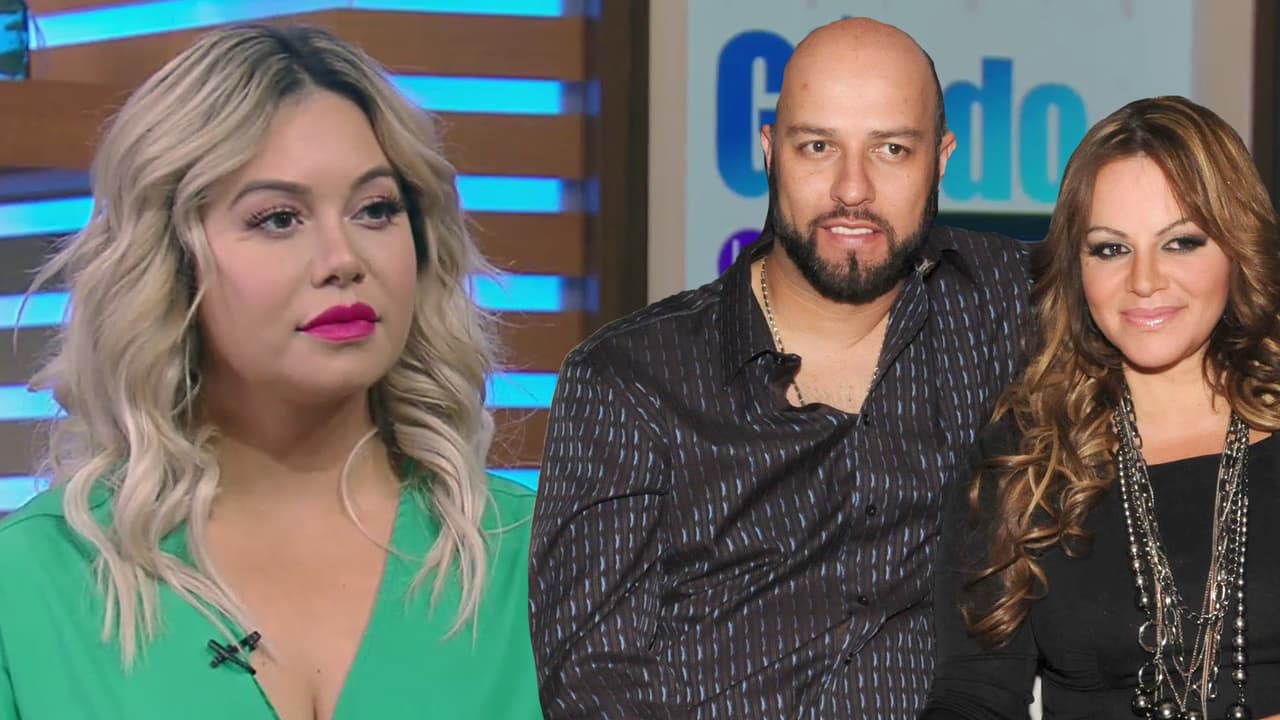 En octubre de 2012, dos meses antes de que muriera en un trágico accidente aéreo, Jenni Rivera se distanció de Chiquis supuestamente por los rumores de que 
<b><a href="https://www.univision.com/series/su-nombre-era-dolores/conoce-los-detalles-detras-del-supuesto-romance-entre-chiquis-rivera-y-esteban" target="_blank">su hija coqueteaba con su entonces marido, Esteban Loaiza. </a></b>
<br>