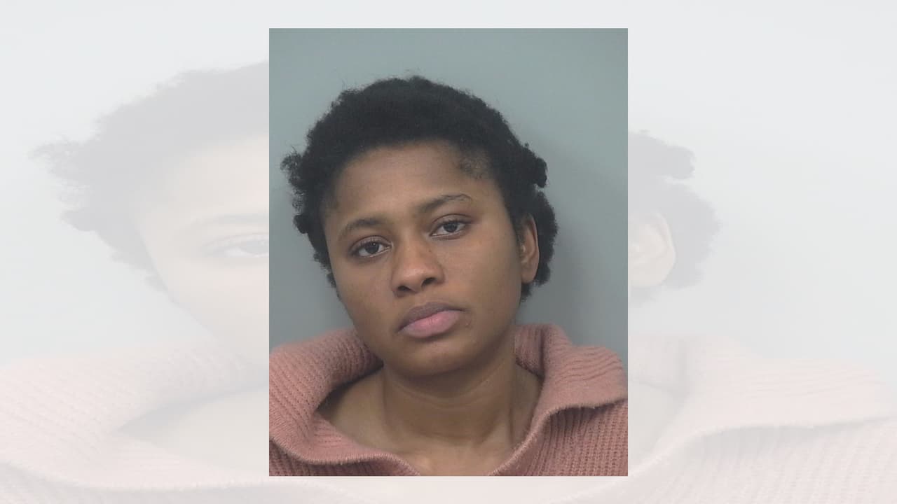 Una mujer de Gwinnett enfrenta cargos de asesinato y crueldad por presuntamente no buscar atención médica para su hijo
